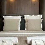 Апартаменты Louvre - Premium Near The Marais For 4 *