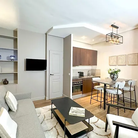 Апартаменты Louvre - Premium Near The Marais For 4 *